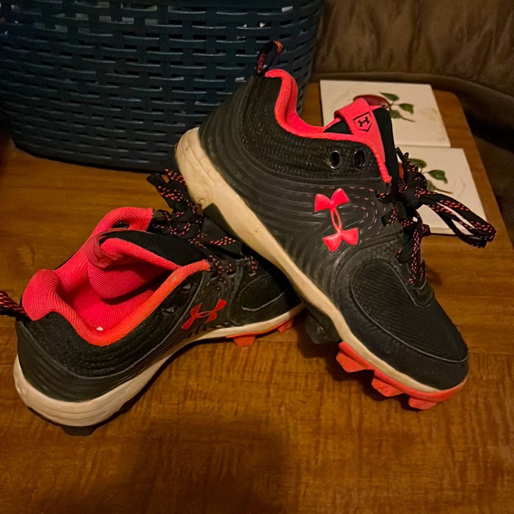 Girls size 13 Under Armor softball cleats only worn 5 times. Great shape!